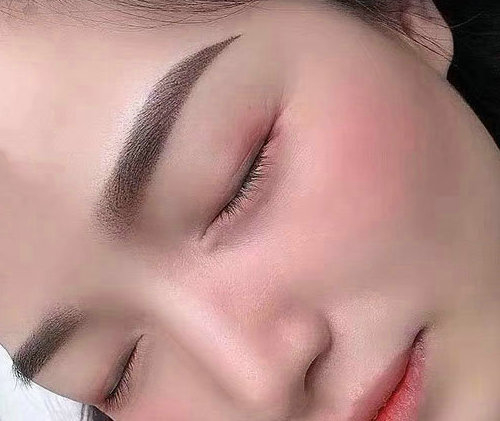 线条眉和雾眉的区别哪个好看